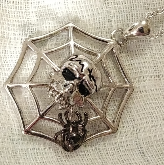 Spiderweb Pirate Skull Pendant - Picture 7 of 11